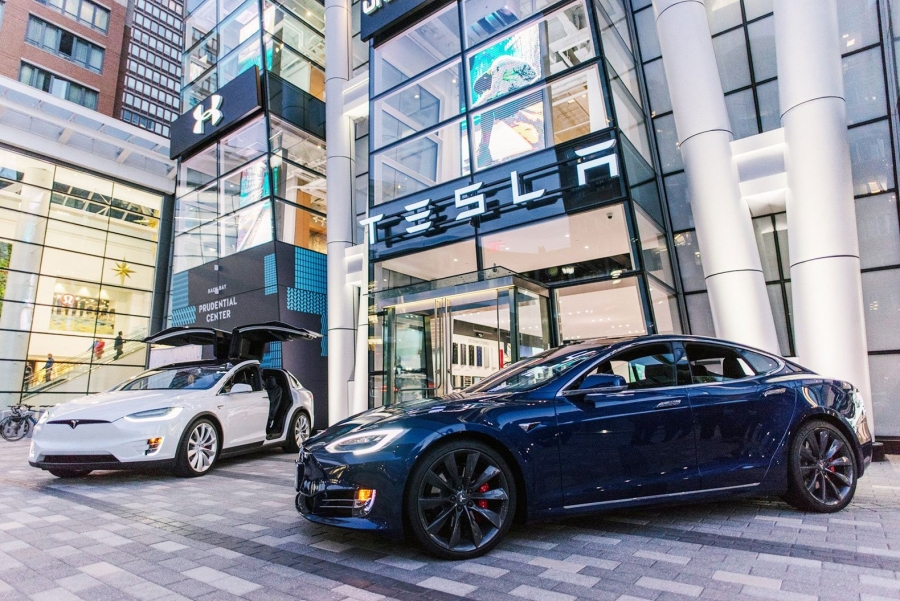Tesla keçmiş əməkdaşını gizli şirkət məlumatlarının oğrulanması iddiası ilə məhkəməyə verdi